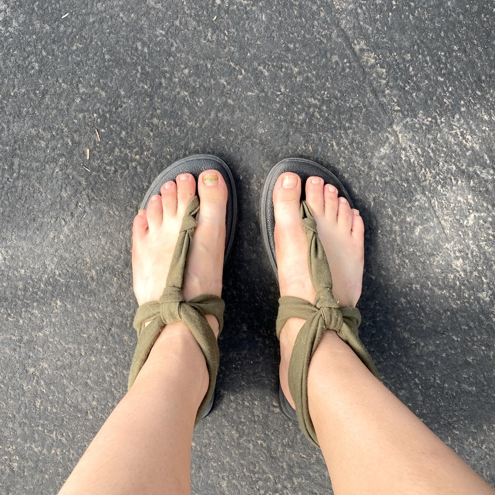 Sanuk yoga mat sandals